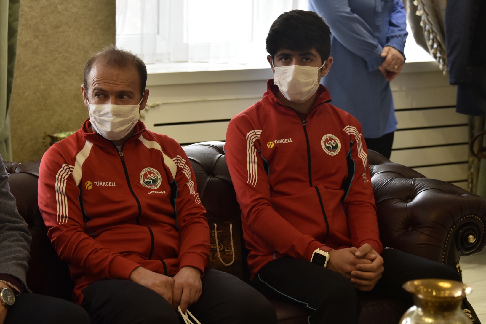 Vali Taşbilek başarılı sporcuları ödüllendirdi 3