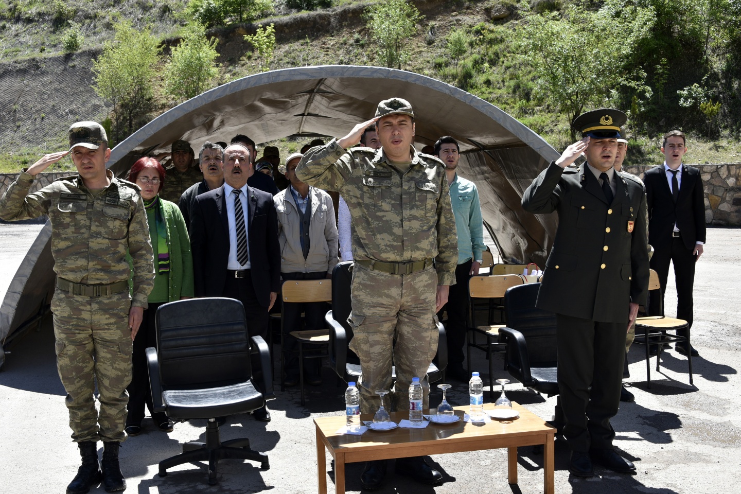 Bir günlüğüne asker olup terhis belgesi aldılar 6