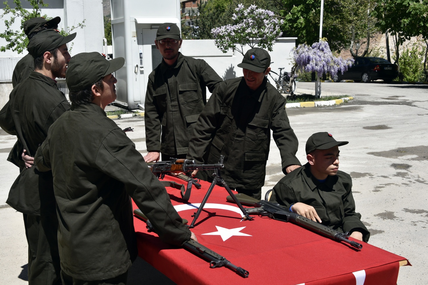 Bir günlüğüne asker olup terhis belgesi aldılar 15