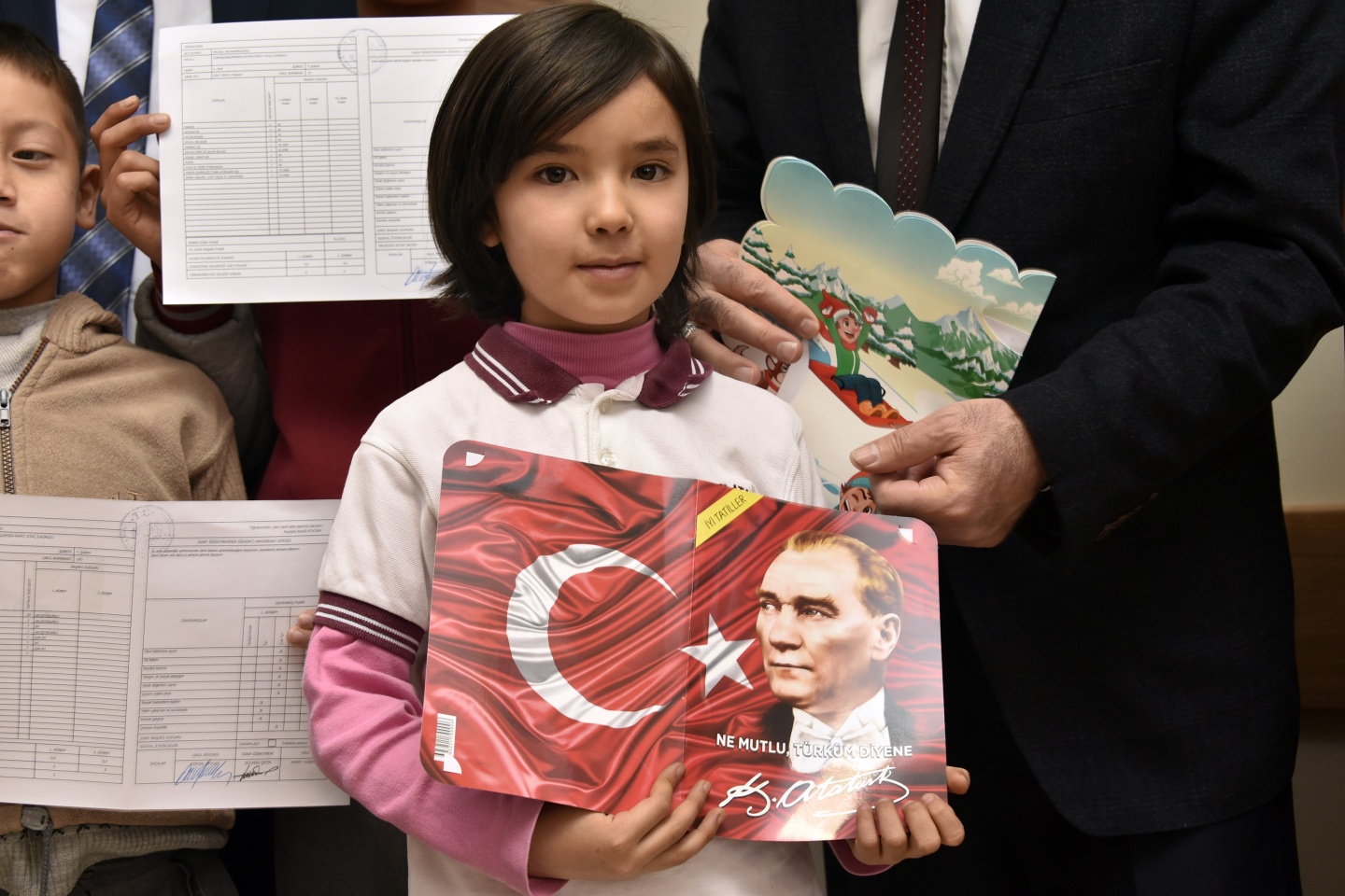 Vatanlarından binlerce kilometre uzakta karne aldılar 30