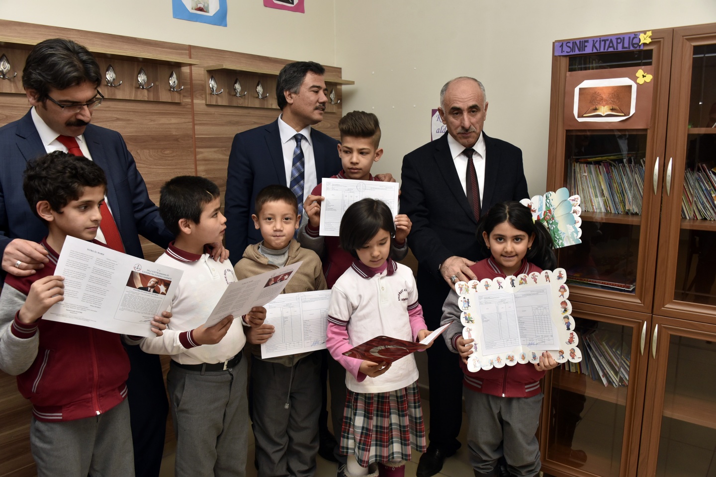 Vatanlarından binlerce kilometre uzakta karne aldılar 41