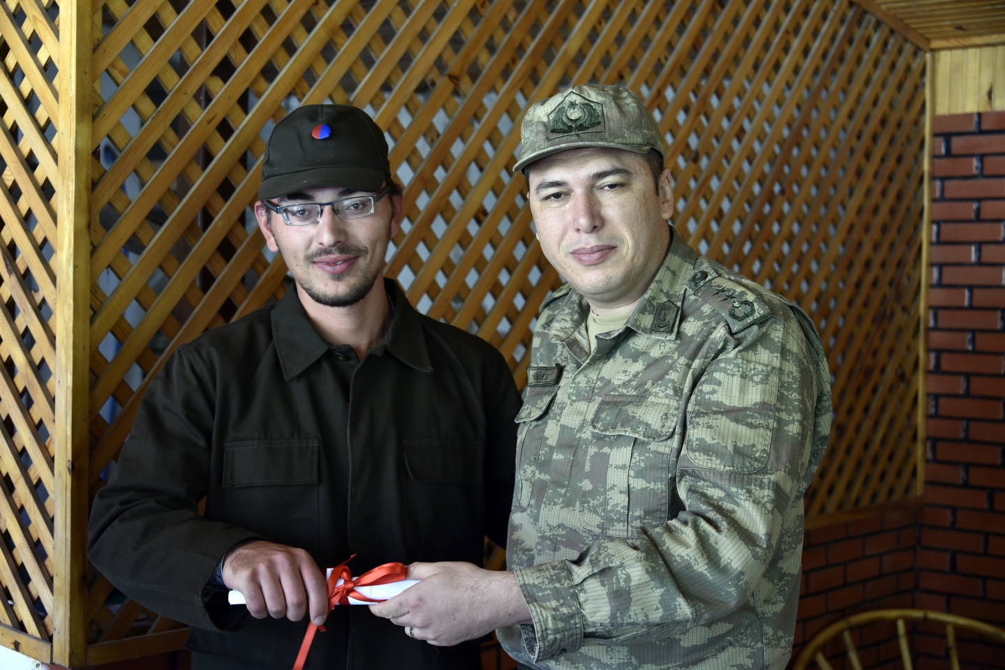 Bir günlüğüne asker olup terhis belgesi aldılar 10