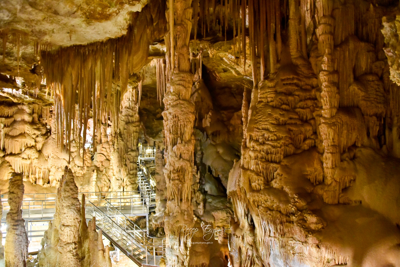 Gümüşhane'nin yeraltı sarayı Karaca Mağarasında sezon başladı 37