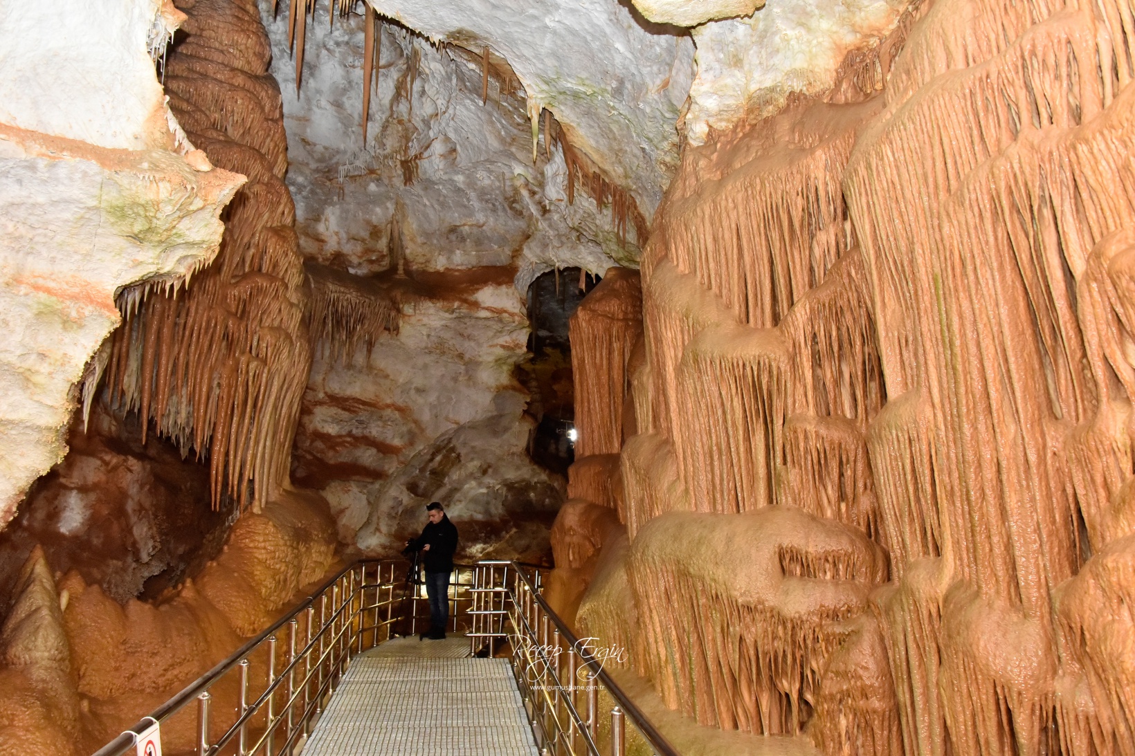 Gümüşhane'nin yeraltı sarayı Karaca Mağarasında sezon başladı 23