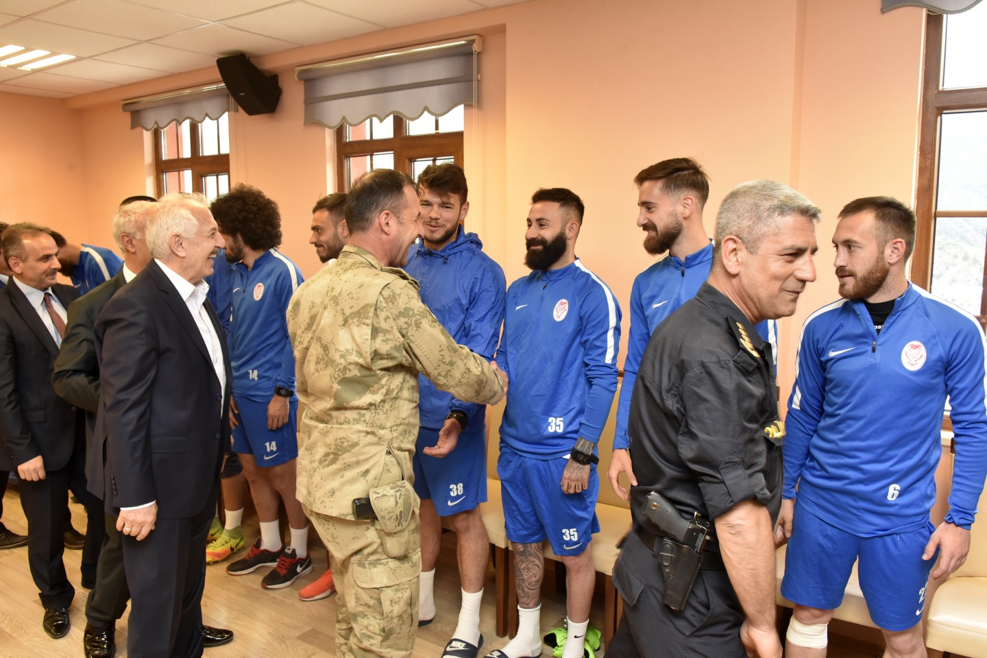 Gümüşhane şampiyonluk için kenetlendi 10