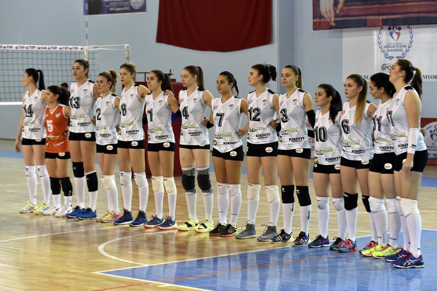 Gümüş Kızlar'dan altın puan: 3-0 4