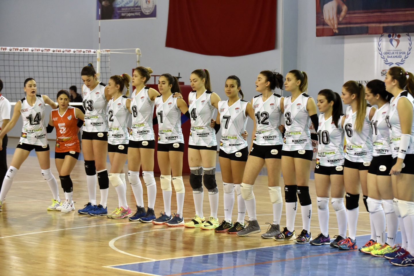 Gümüş Kızlar'dan altın puan: 3-0 3