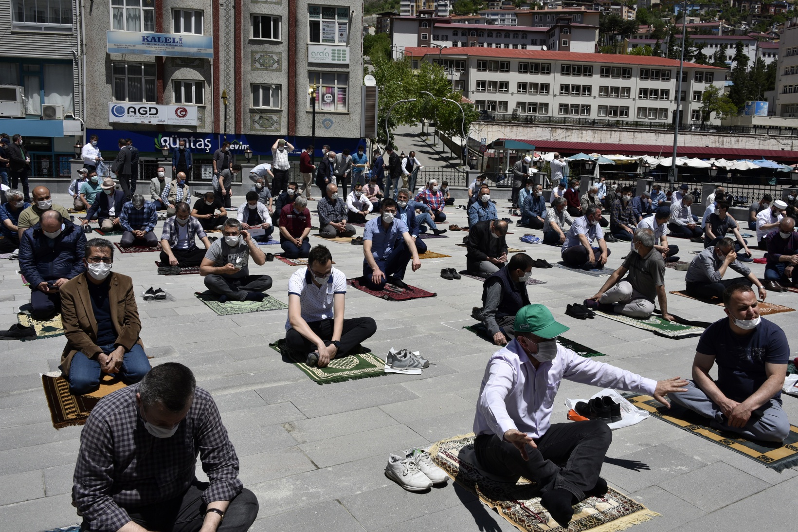 Gümüşhane’de 2,5 ay sonra ilk Cuma namazı kılındı 26