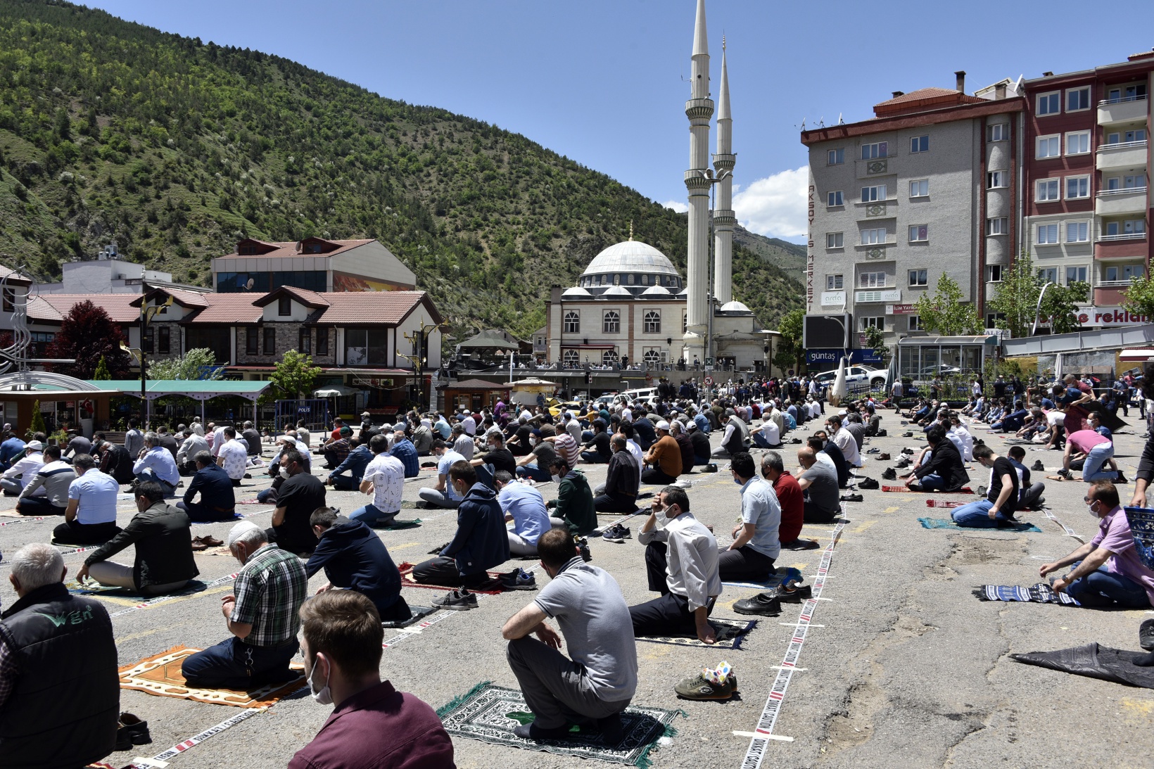 Gümüşhane’de 2,5 ay sonra ilk Cuma namazı kılındı 10