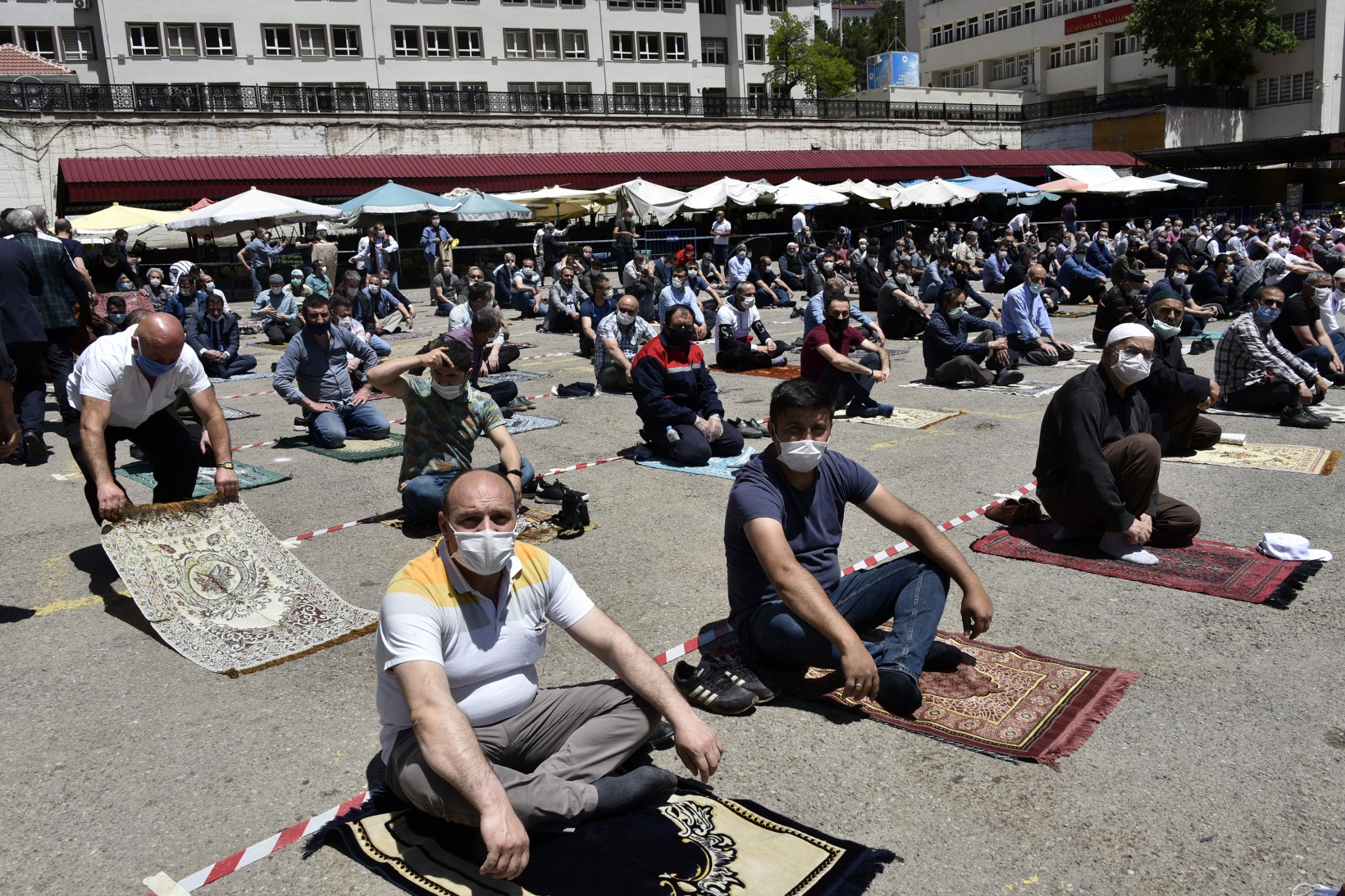 Gümüşhane’de 2,5 ay sonra ilk Cuma namazı kılındı 28