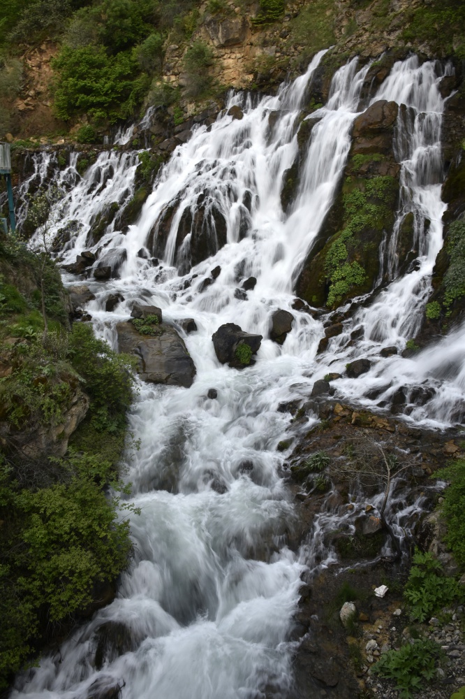 Gümüşhane’de 40 gözeli şelale büyülüyor 24