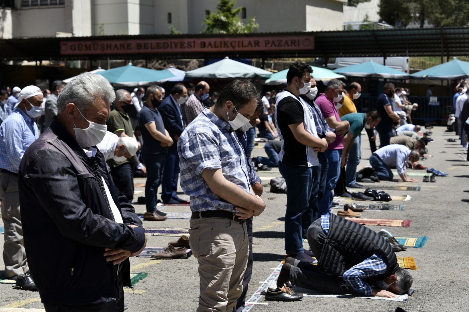 Gümüşhane’de 2,5 ay sonra ilk Cuma namazı kılındı 37