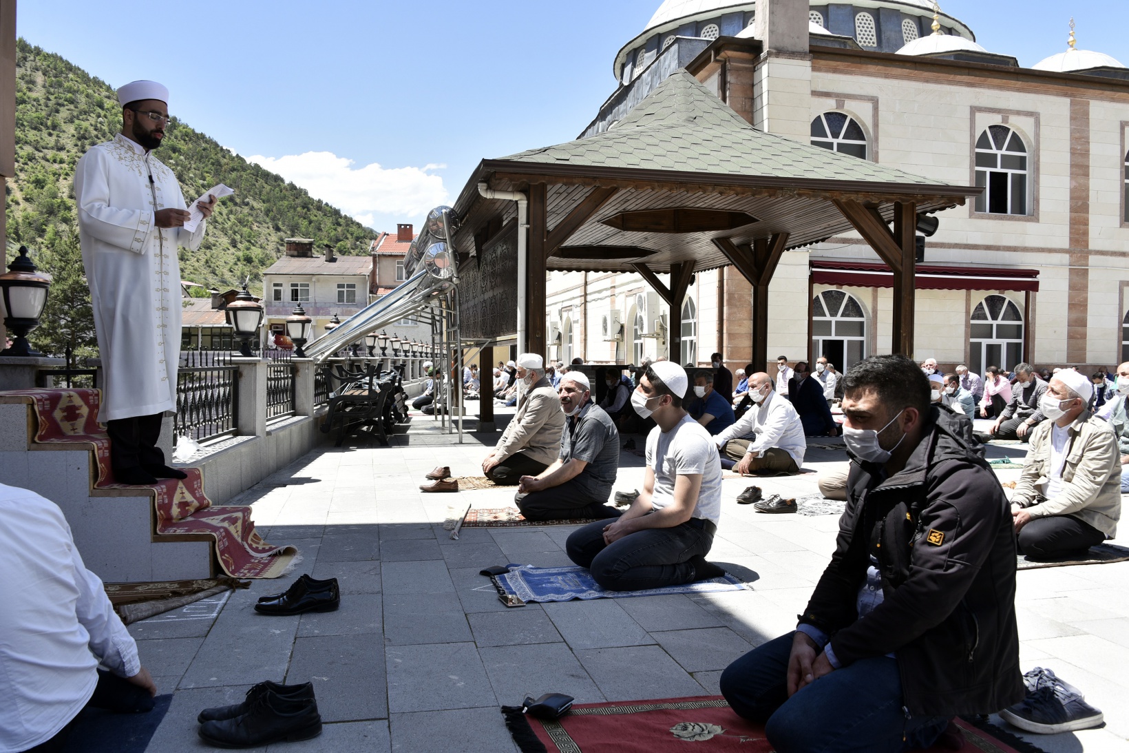 Gümüşhane’de 2,5 ay sonra ilk Cuma namazı kılındı 5