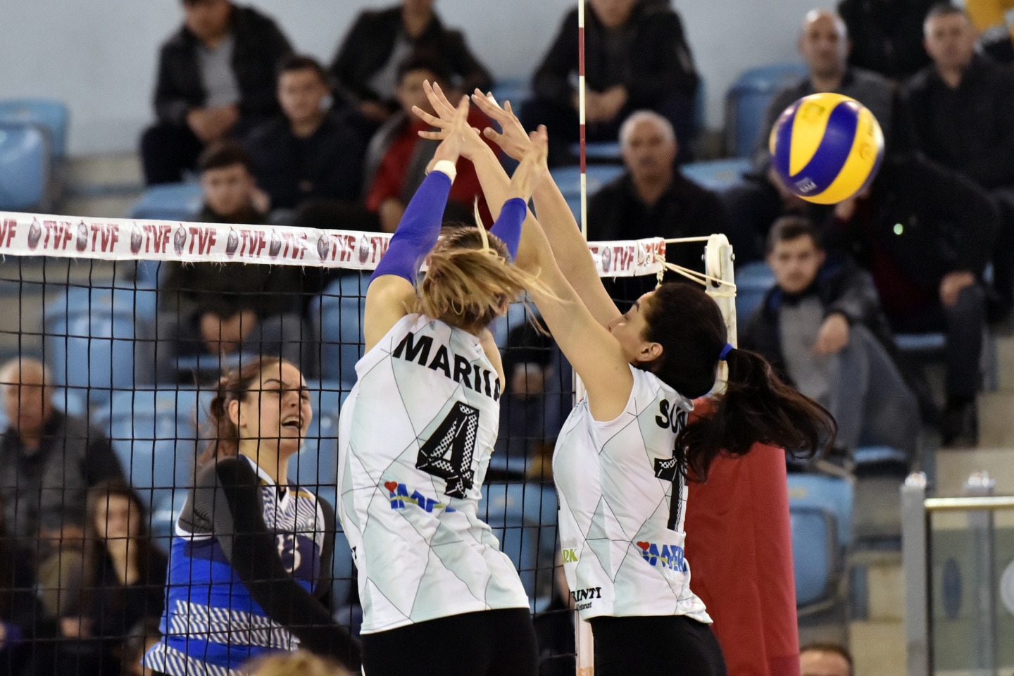 Gümüş Kızlar'dan altın puan: 3-0 35