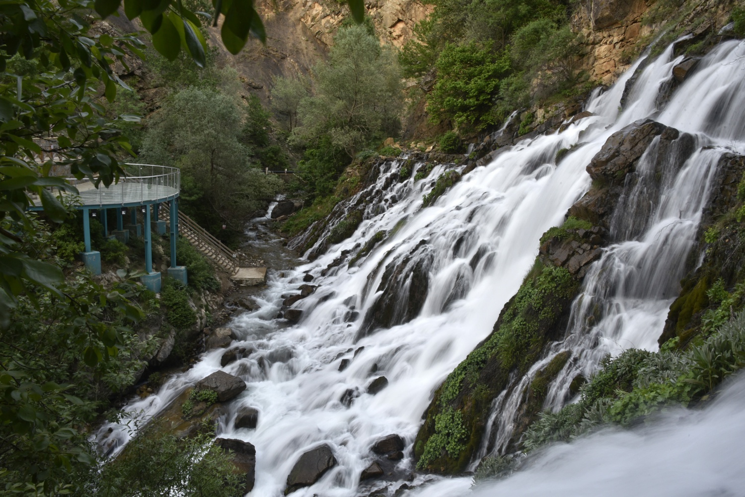 Gümüşhane’de 40 gözeli şelale büyülüyor 25