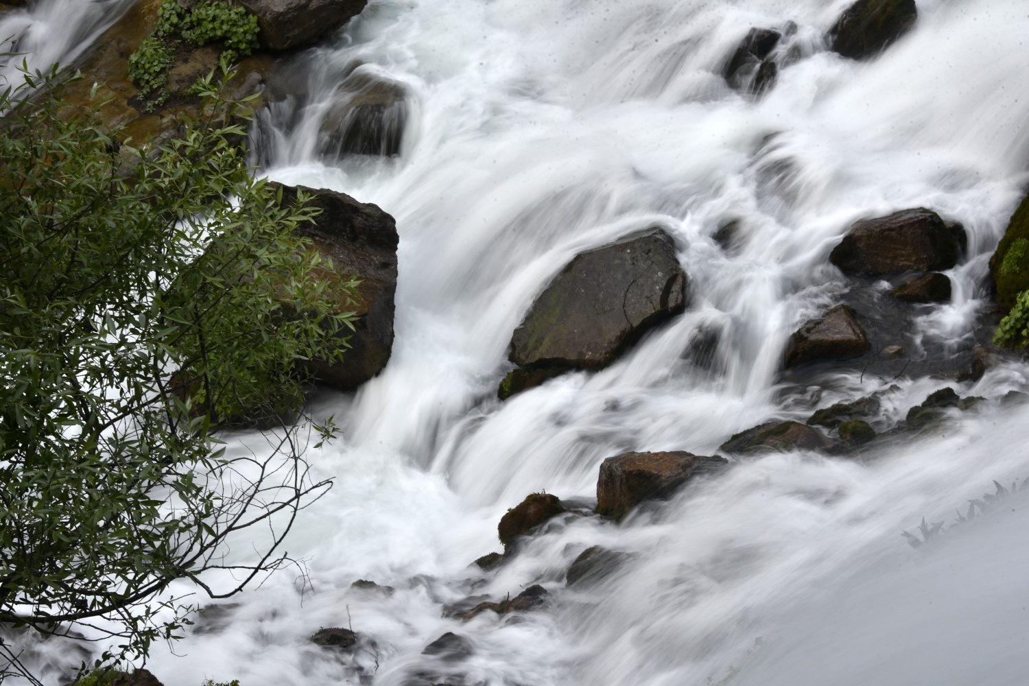 Gümüşhane’de 40 gözeli şelale büyülüyor 15