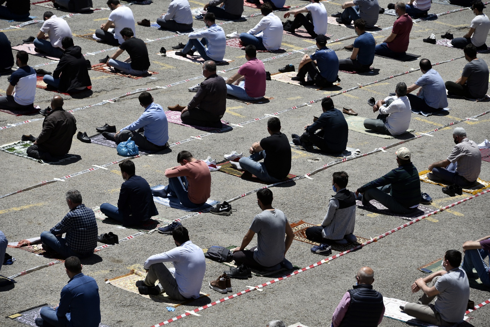 Gümüşhane’de 2,5 ay sonra ilk Cuma namazı kılındı 6