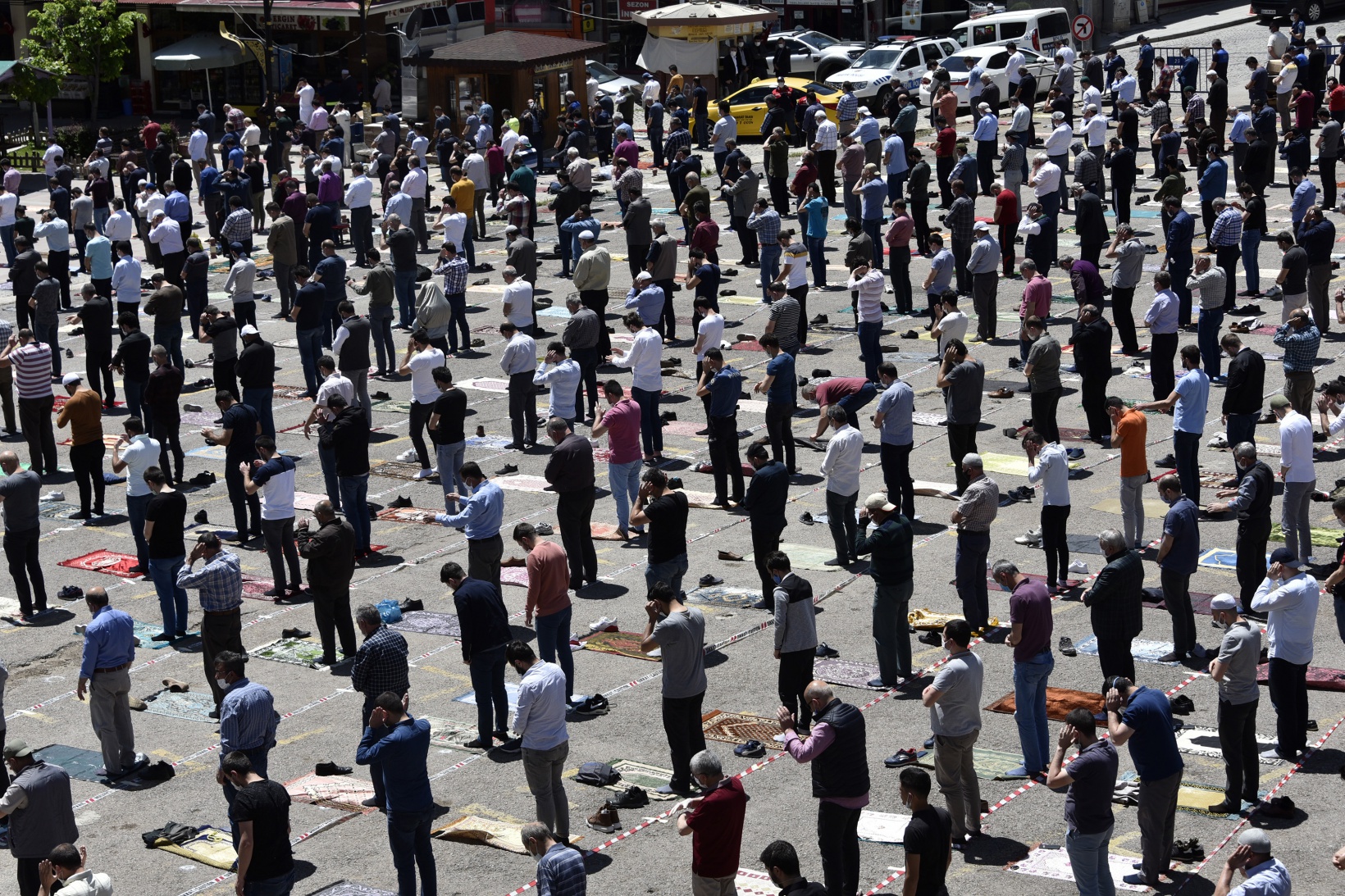 Gümüşhane’de 2,5 ay sonra ilk Cuma namazı kılındı 16