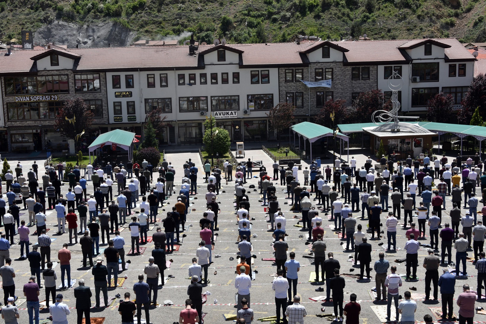 Gümüşhane’de 2,5 ay sonra ilk Cuma namazı kılındı 27