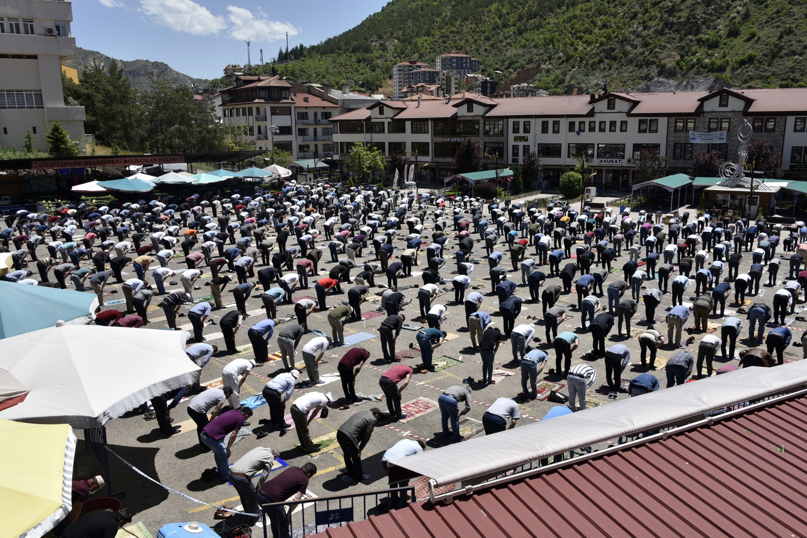 Gümüşhane’de 2,5 ay sonra ilk Cuma namazı kılındı 9