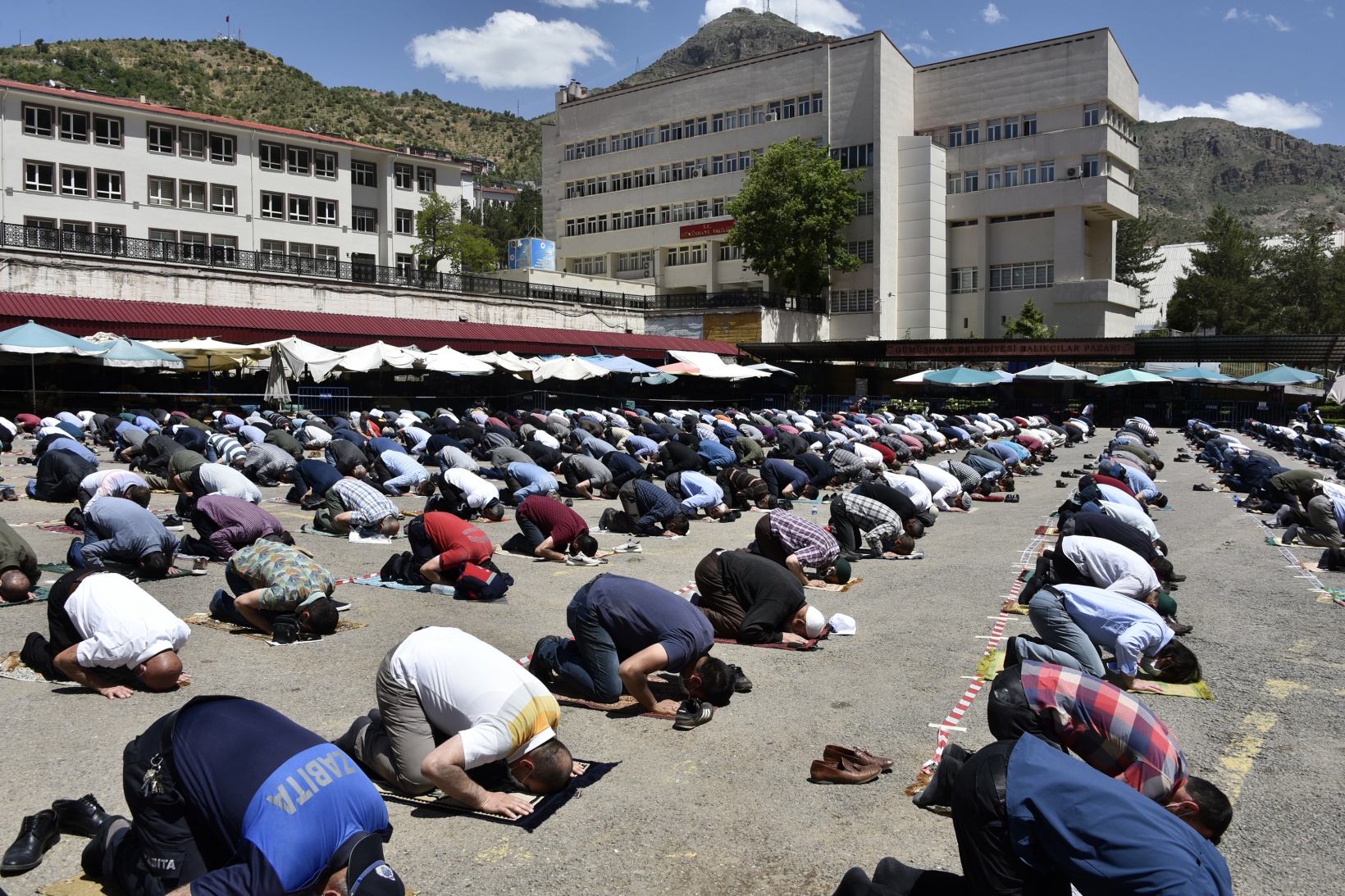 Gümüşhane’de 2,5 ay sonra ilk Cuma namazı kılındı 8