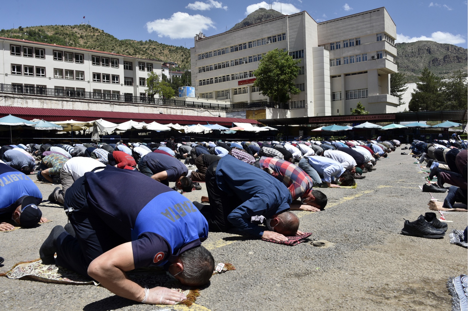Gümüşhane’de 2,5 ay sonra ilk Cuma namazı kılındı 4