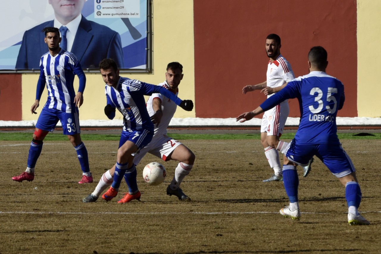 Gümüş hakeme rağmen: 2-2 12