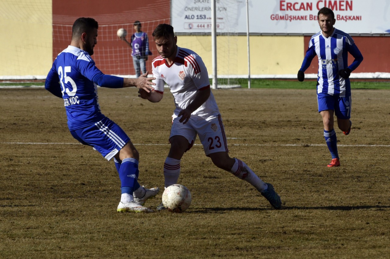 Gümüş hakeme rağmen: 2-2 14