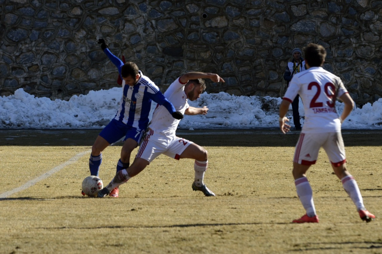 Gümüş hakeme rağmen: 2-2 15