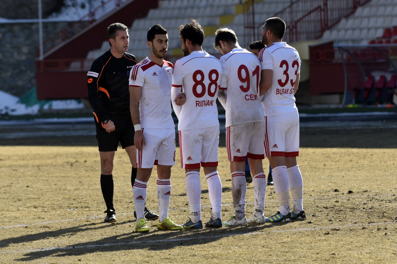 Gümüş hakeme rağmen: 2-2 21