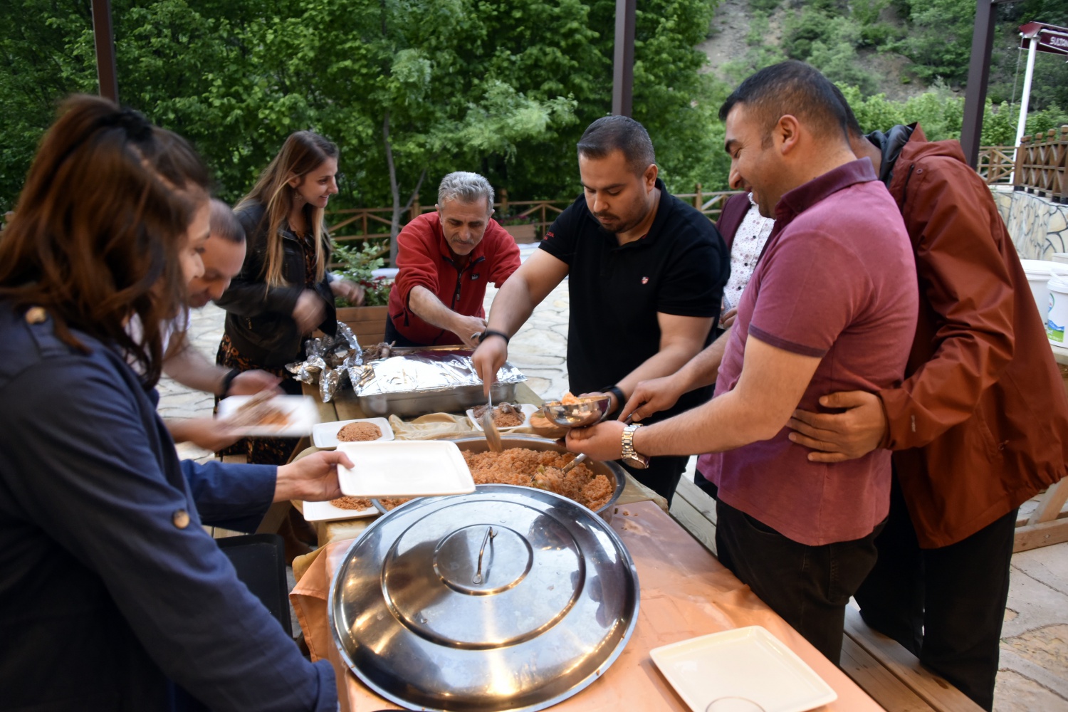 Gümüşhaneli dağcılar 40 gözeli şelalede iftar yaptı 1