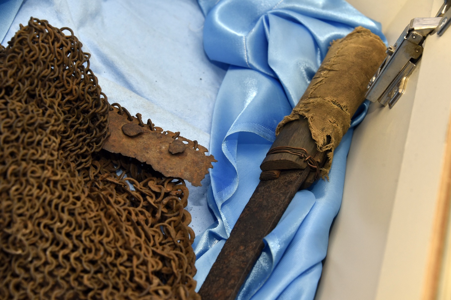 Bu kılıç ve zırh gömleği 700 yıllık 6