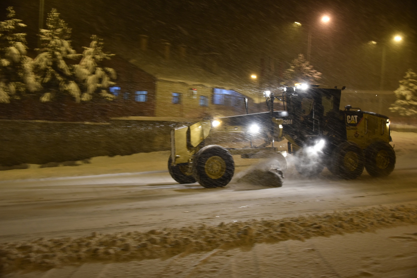 Zigana geçidinde kar yağışı etkili oluyor 1