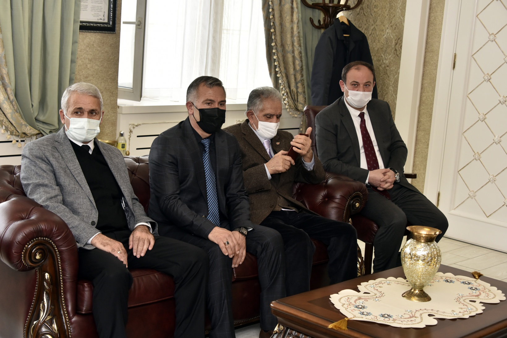 Gümüşhane’de eğitime destek veren başkanlara teşekkür belgesi 2