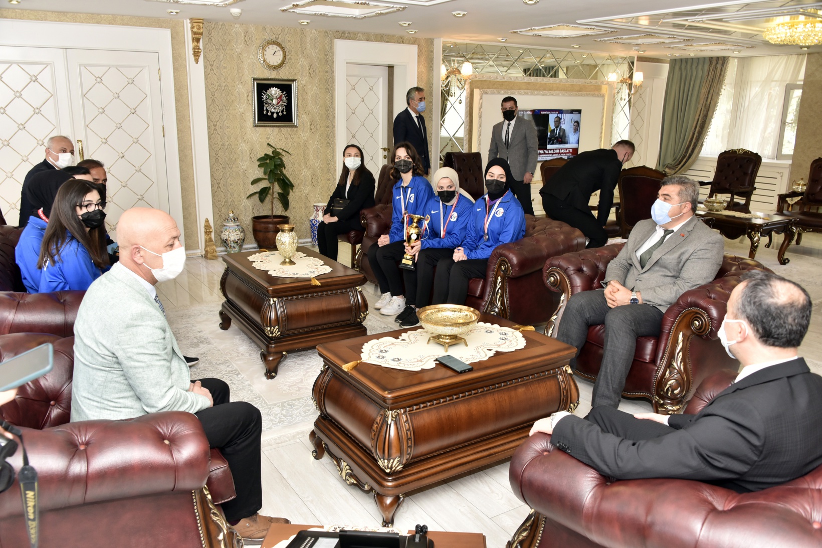 Vali Taşbilek, Türkiye ikincisi takımı konuk etti 4