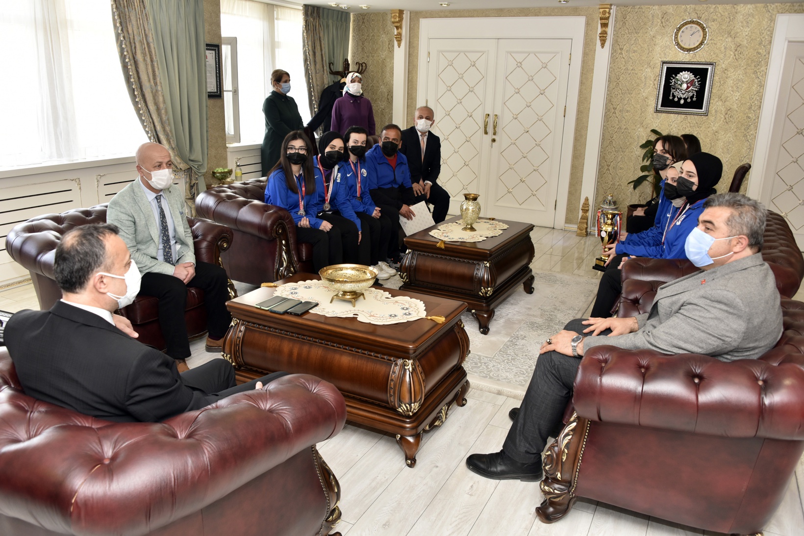 Vali Taşbilek, Türkiye ikincisi takımı konuk etti 2