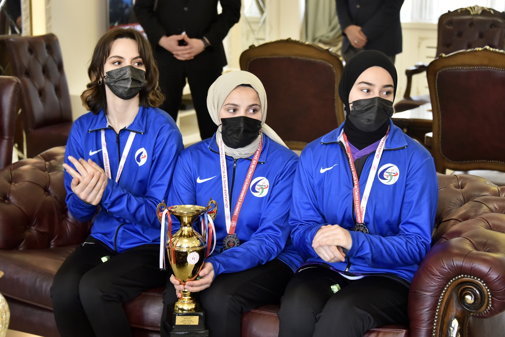 Vali Taşbilek, Türkiye ikincisi takımı konuk etti 1