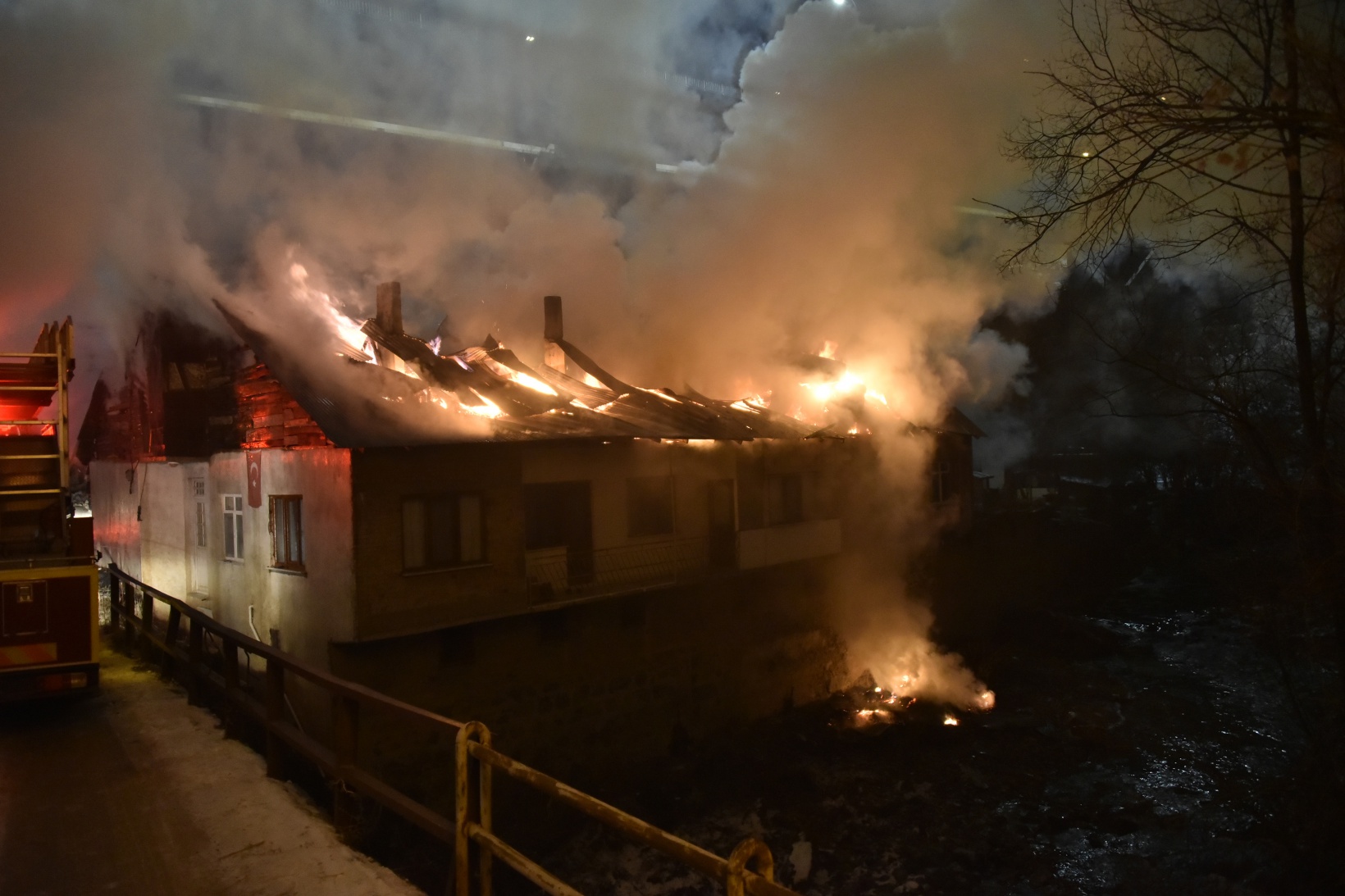 Hacıemin'de korkutan yangın 18