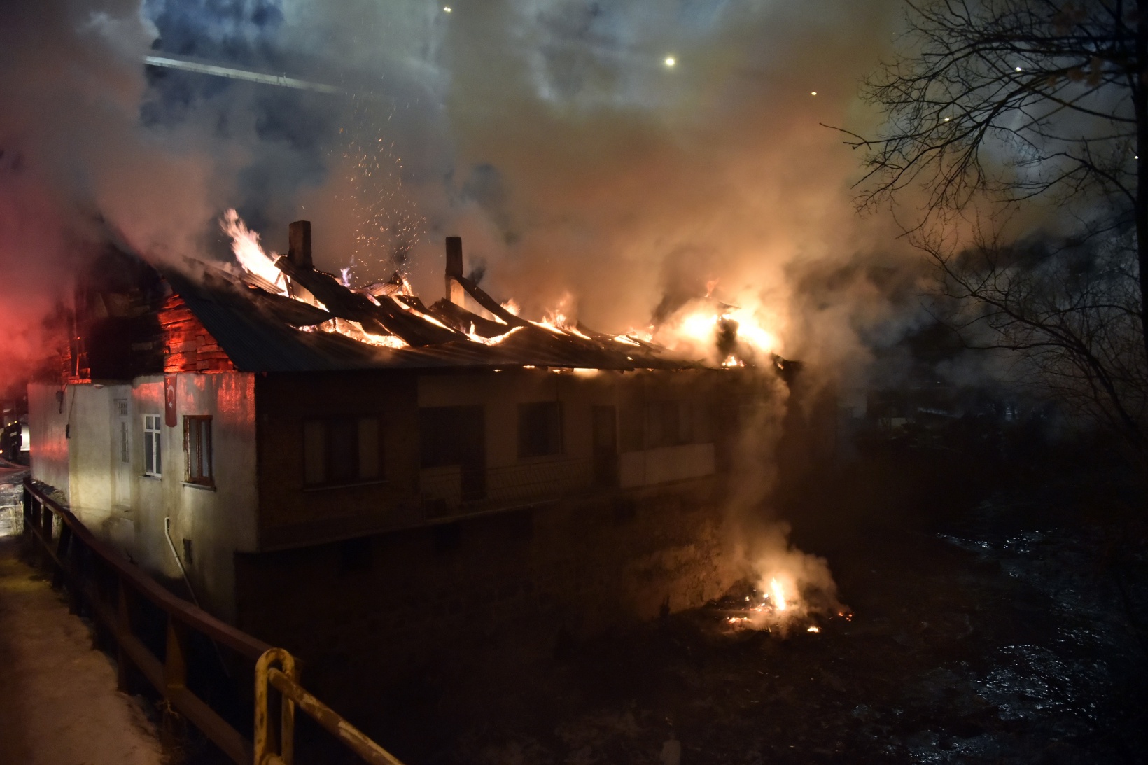 Hacıemin'de korkutan yangın 23