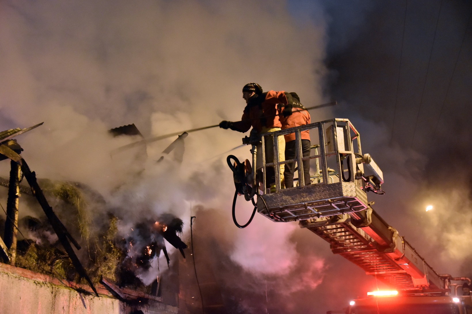 Hacıemin'de korkutan yangın 15