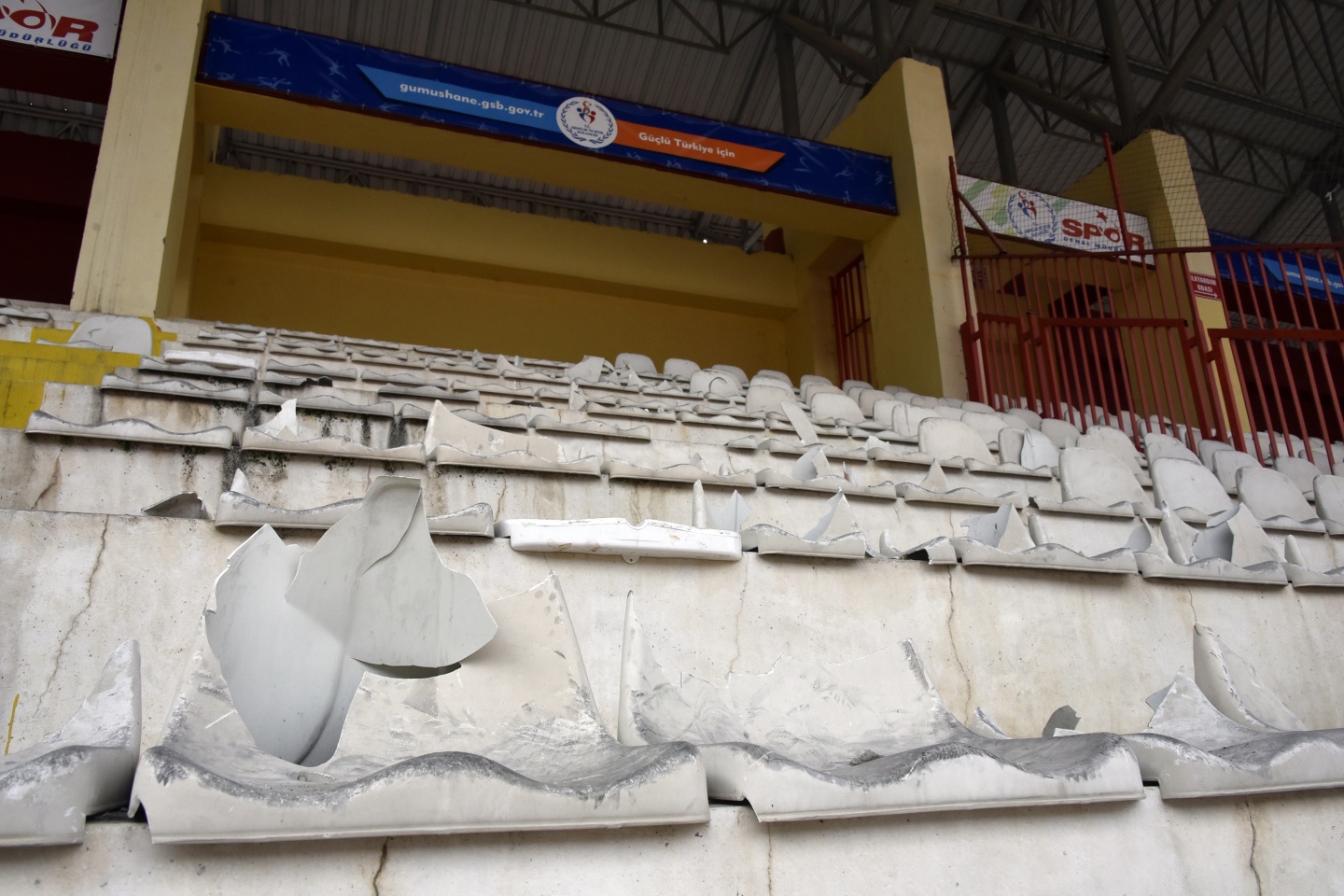 İşte Ankaragücü maçının ardından Yeni Şehir Stadyumunun son hali 4