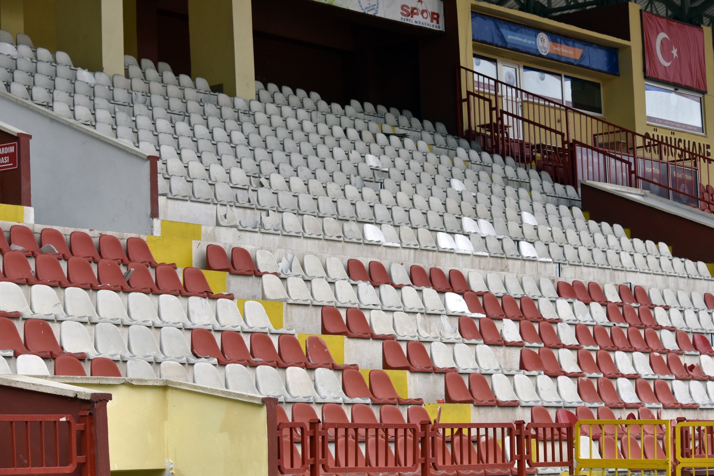 İşte Ankaragücü maçının ardından Yeni Şehir Stadyumunun son hali 17