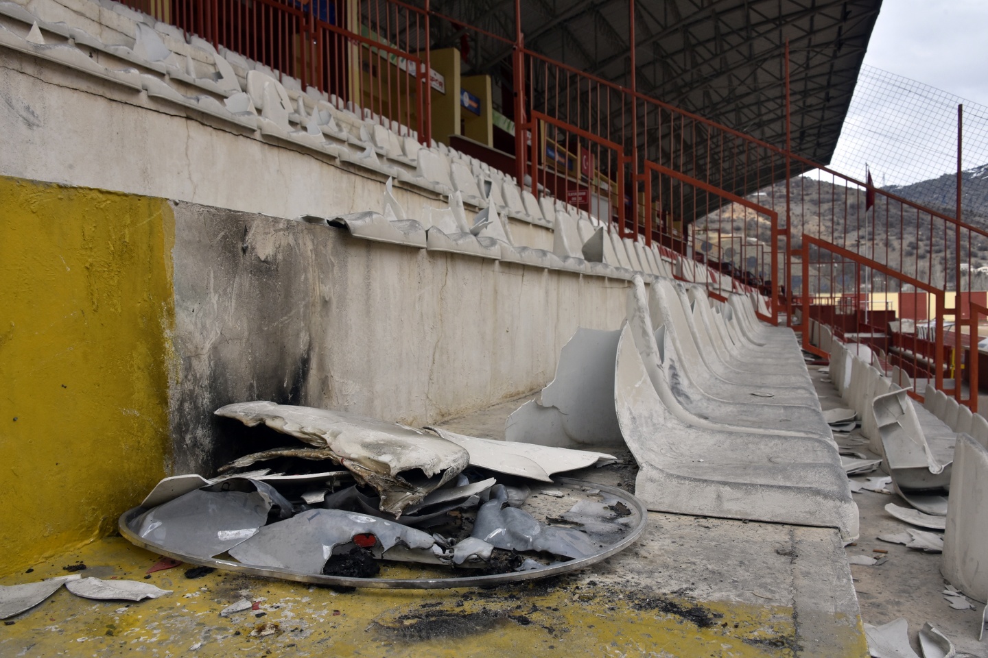 İşte Ankaragücü maçının ardından Yeni Şehir Stadyumunun son hali 11