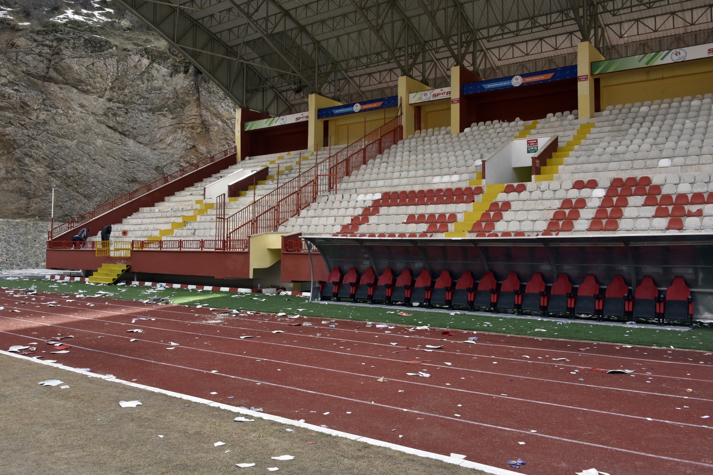 İşte Ankaragücü maçının ardından Yeni Şehir Stadyumunun son hali 20