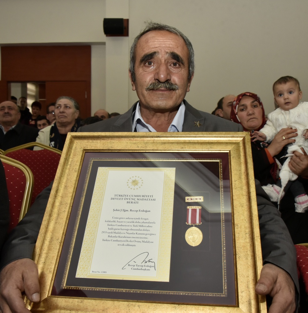 Gümüşhane’de Devlet Övünç Madalyası töreninde gözyaşları sel oldu 19