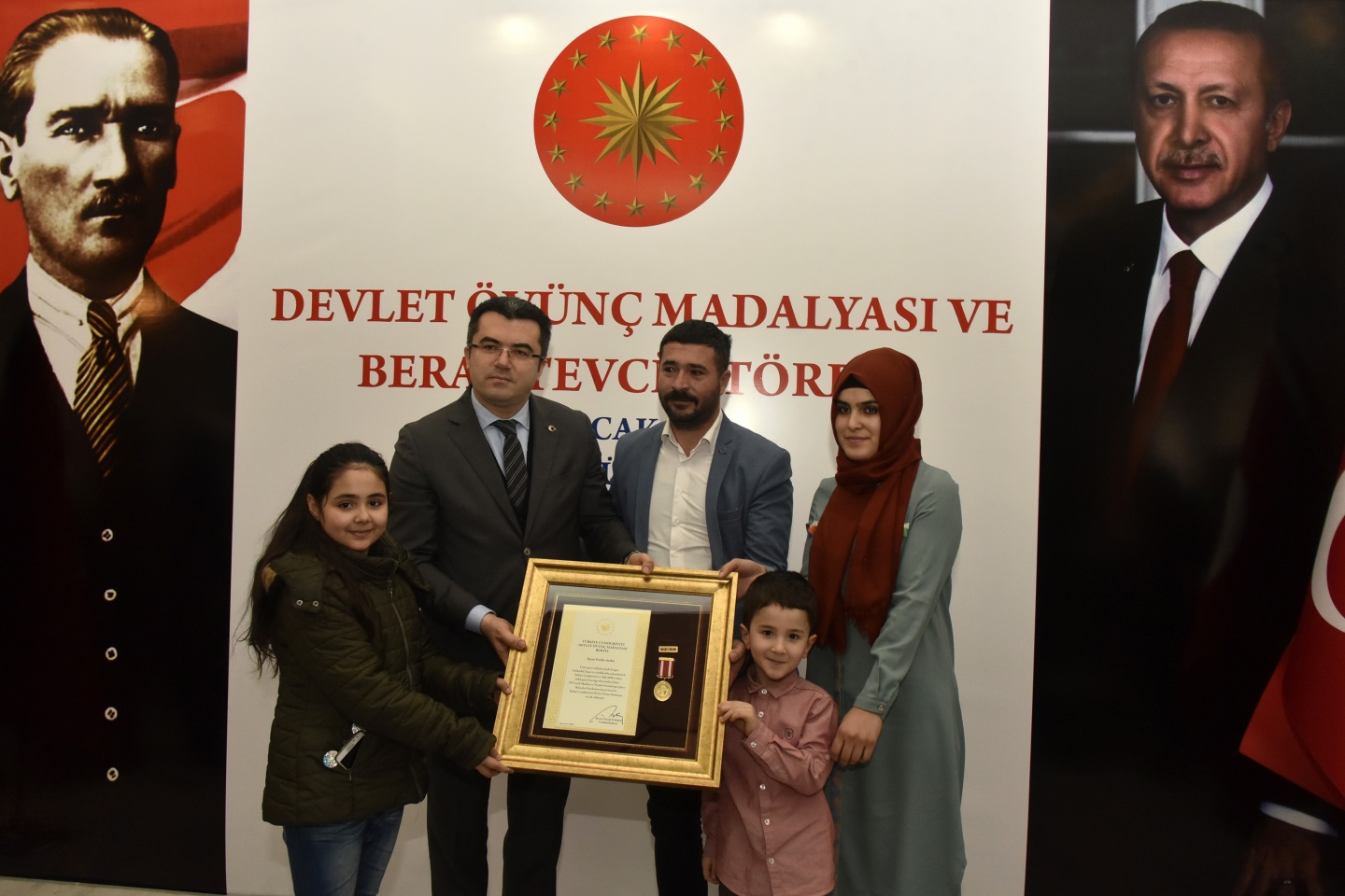 Gümüşhane’de Devlet Övünç Madalyası töreninde gözyaşları sel oldu 20