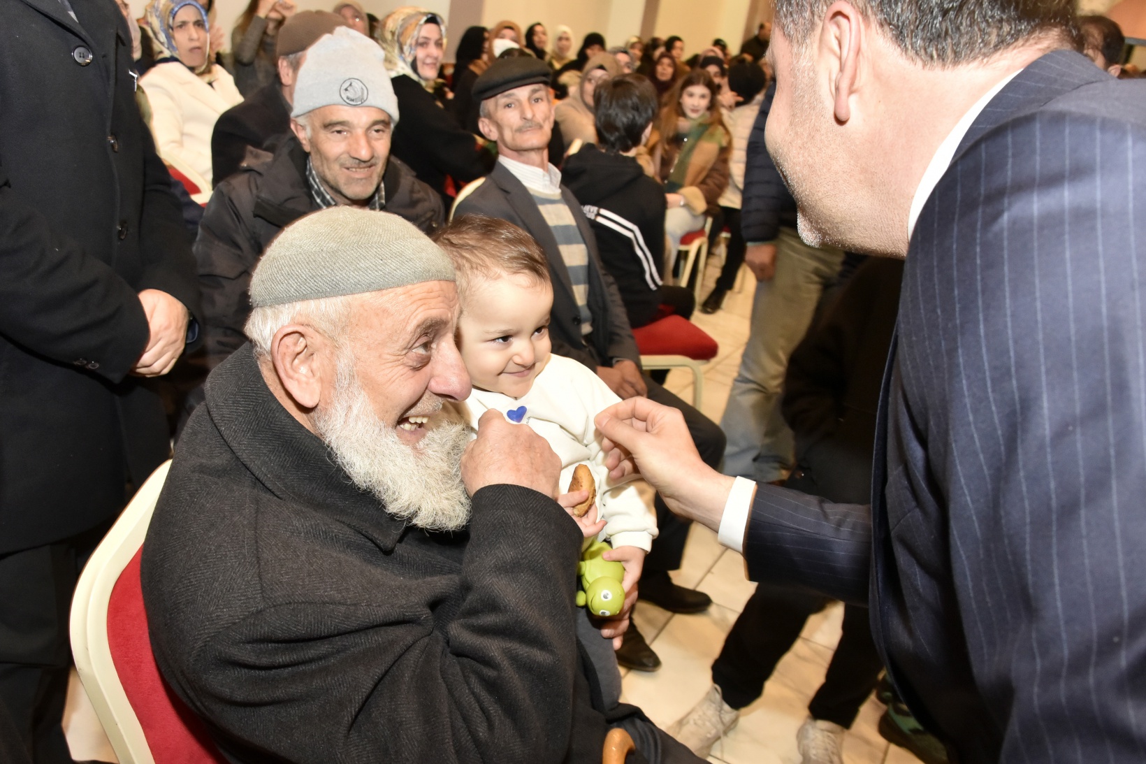 AK Parti İl Başkanı Av.Celalettin Köse aday adaylığı için istifa etti 11