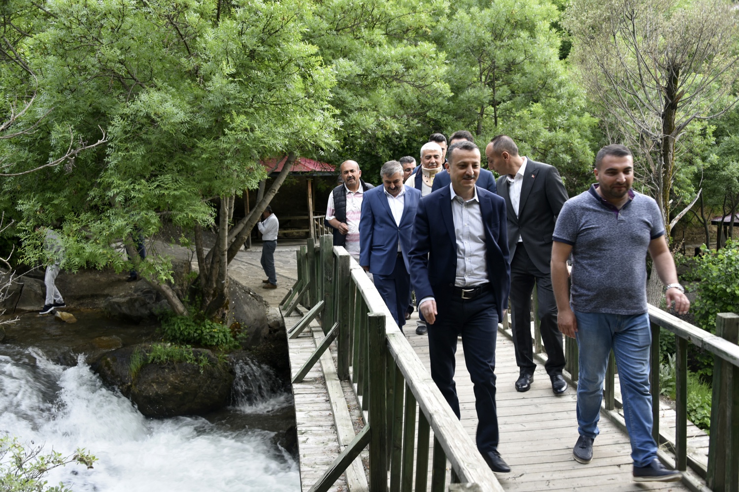 Vali Taşbilek: Tomara Şelalesi bir tabiat harikası 8