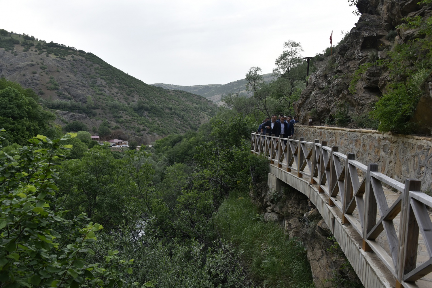 Vali Taşbilek: Tomara Şelalesi bir tabiat harikası 7