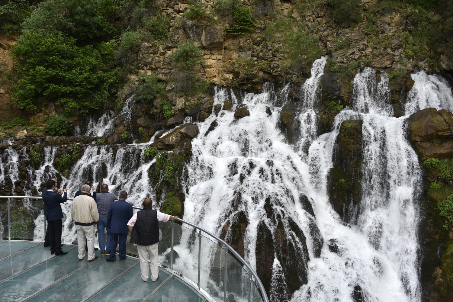 Vali Taşbilek: Tomara Şelalesi bir tabiat harikası 11